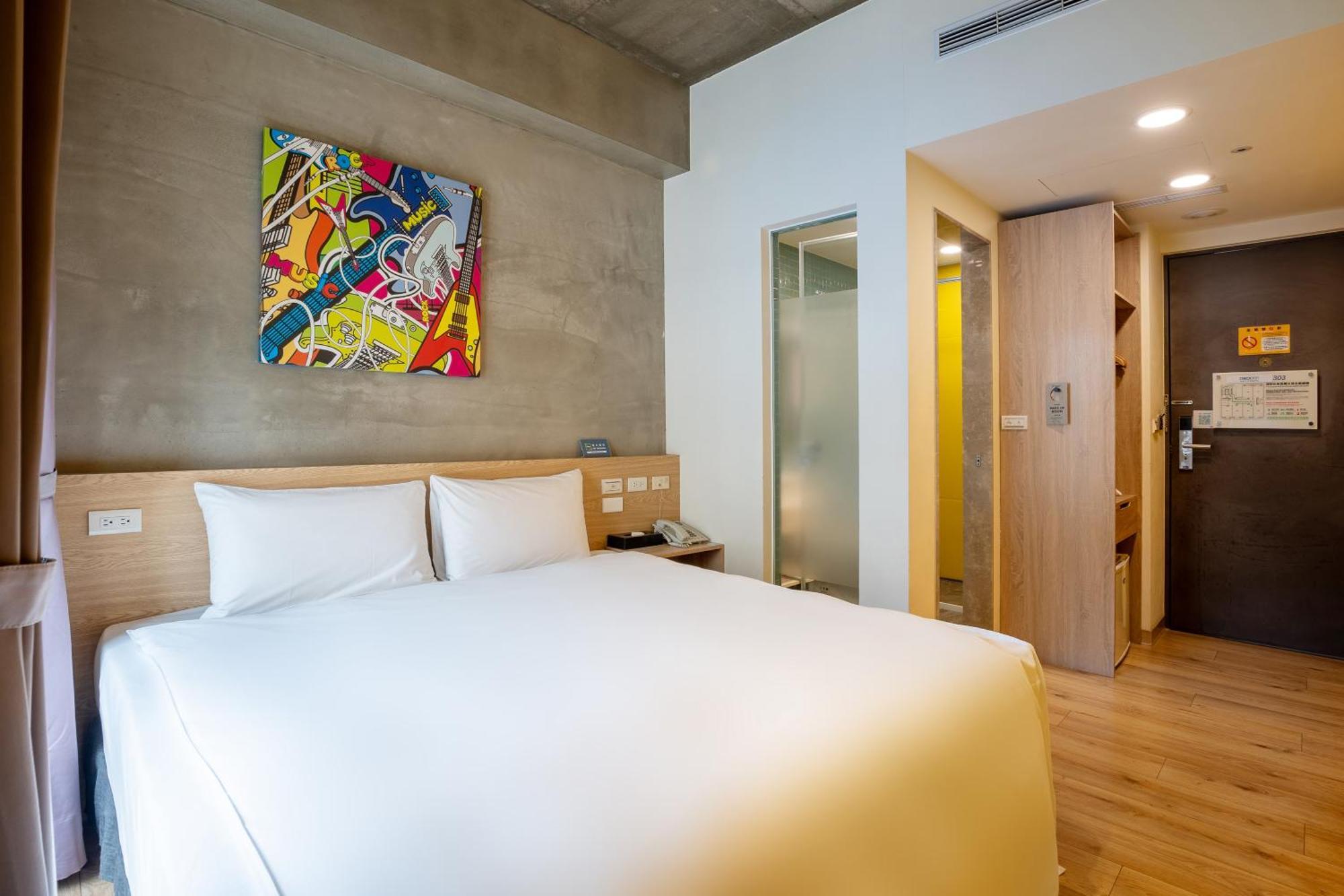Check Inn Express Taichung Yizhong Exterior photo